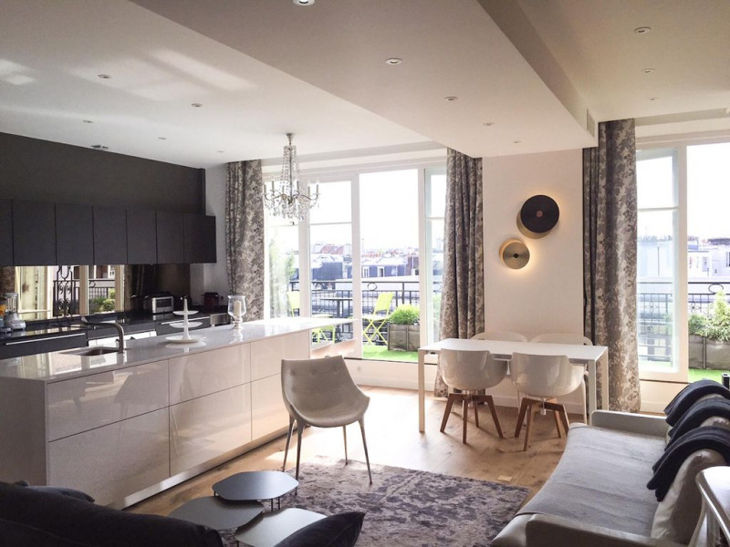 Le Marais-Beaubourg, 5e étage, balcon, vue sur les toits