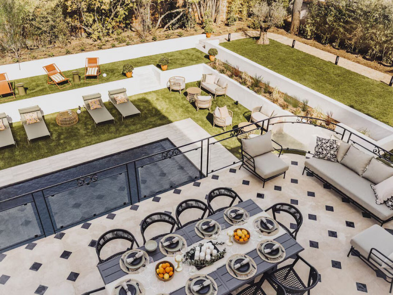 Maison de prestige avec piscine extérieure à quelques pas de Paris ...!