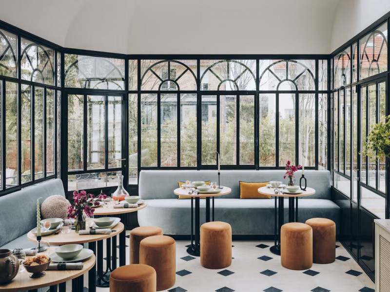 Maison de prestige avec piscine extérieure à quelques pas de Paris ...!