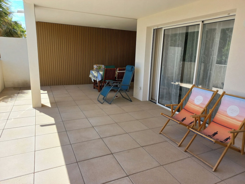 pour vacances 3 pièces 60 m2 à 4 mn de la plage avec deux salles d eau  et grande terrasse