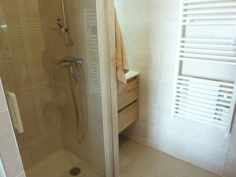 pour vacances 3 pièces 60 m2 à 4 mn de la plage avec deux salles d eau  et grande terrasse