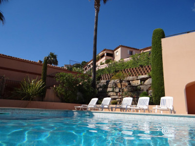 Vacances à Ste-Maxime dans superbe appartement en bordure du terrain de golf, très belle vue mer