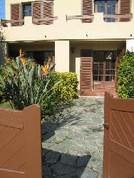 SUR LE CORDON LAGUNAIRE LUCCIANA  APPARTEMENT DANS VILLA 150M.DE LA PLAGE