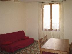 F2 dans maison de village 2 Km de la mer