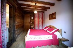 CHALET TRADITIONNEL **** TOUT EQUIPE CHEMINEE, JARDIN, DECORATION DE MONTAGNE, 5 CHBRES, 12 PERS.