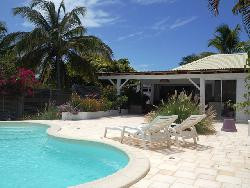 VILLA ACAJOU pour 4 personnes avec piscine en bordure de plage