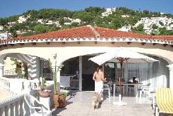 Villa Xenofilia : maison luxueuse avec piscine /  court de tennis / vue sur mer.