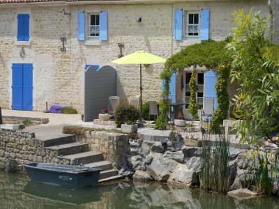 GITE DE PECHE*** MARAIS POITEVIN, pêche sur place, avec barque, vélos, wifi, cheminée