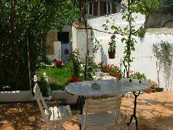 petite maison typique, jardin et terrasse a marseille, ete au soleil: prix raisonnable