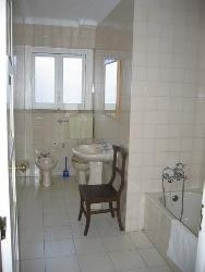 PROMO Juillet. Aout Appartement SPACIEUX et ÉLÉGANT, 140M2, 4 chambres, 2 salles de bains,dans immeuble de 4 étage, avec ascenseur, calme, proche AV. DE ROME...