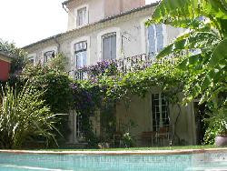 Maison de ville intime avec piscine et jardin