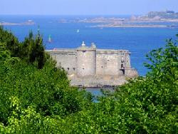 GITE BRETAGNE, LE BORD DE MER à PLOUGASNOU dans le FINISTERE