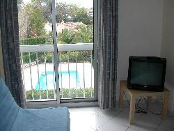 Grand studio sur Antibes, Pkg privé, piscine, climatisé