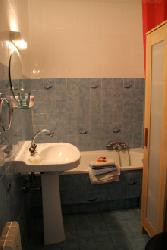 Studio ensoleillé et central, à deux pas du Port de Nice