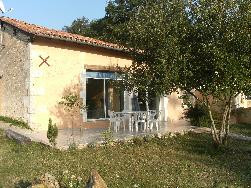 MAISON ANCIENNE RENOVEE DANS ESPACE VERT