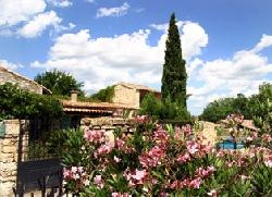 5MN UZES A AUBUSSARGUES LOUE 4 MAISONS EN PIERRE AVEC PISCINE