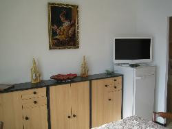 Dans petit immeuble loue F2