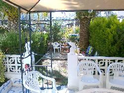 Mignonne maisonnette avec piscine, vues mer et superbe plage de sable fin.