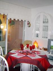 IMMEUBLE DE PRESTIGE- VUE FRONT DE MER -  PISCINE RESIDENCE - GARAGE –CELLIER -APPARTEMENT GRANDES PRESTATIONS : TELEPHONE – INTERNET ADSL – WIFI