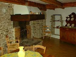 Maison typique de hameau dans le parc naturel du haut languedoc