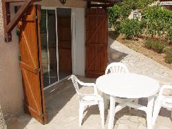 APPARTEMENT T2 EN RDJ A CARQUEIRANNE(83) 300M DES PLAGES, PORT ET COMMERCES