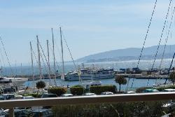 FREJUS-PLAGE / PORT FREJUS  STUDIO CABINE BORD DE PLAGE ET VUE MER