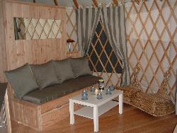 VACANCES INSOLITES EN YOURTE CONTEMPORAINE