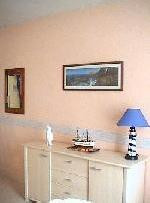 ROSCOFF: APPARTEMENT rez-de-jardin (30 €/nuit ou 190 €/sem.) 300 m de la mer