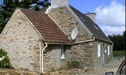 maison de caractere dans village breton calme