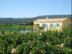 MAISON INDEPENDANTE A LA CAMPAGNE AVEC PISCINE PRIVEE AU COEUR DU LUBERON