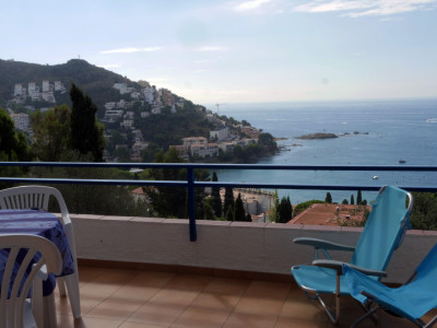 deux pièces-grde terrasse en villa Rosas belle vue mer