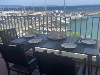 Appartement climatisé avec terrasses et vue port, proche plages à Hyères