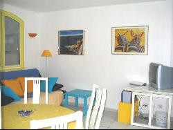 Bord de mer direct ï¿½ Port Frï¿½jus, plage ï¿½ 2' ï¿½ pied, piscine, jardin ,parking en sous sol