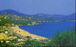 83 Ste MAXIME      Petit mas  à 150m de la plage