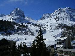 idéalement situé au pied des pistes  plein sud 6 Places