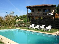 Avec piscine à 10 km de SARLAT (au calme)