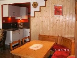 gite CALME espace PISCINE jeux JARDIN bébé  SKI animaux internet