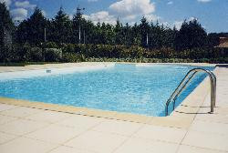 Location dans un quart de mas au pied des Alpilles, avec piscine