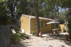 GITE *** A LOUER AVEC PISCINE A BONNIEUX