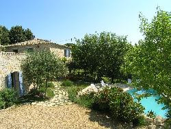 bastide bio en pierre avec piscine à 30km de la Méditerranée