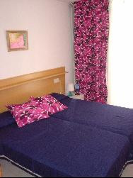 APPARTEMENT ENSOLEILLÉ  À SEULEMENT 400M DE LA MER DANS LA ZONE ESTIVALE DE SALOU.