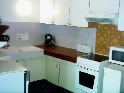 SERRE-CHEVALIER 1350. Appartement 6 pers face à la piste Luc Alphand. Location à la semaine. de part à part.