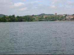 GITE SUR LE BORD DU LOT AVEC BARQUE A CLAIRAC