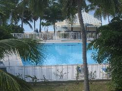 Spacieux studio dans residence de standing en bordure du lagon avec piscine........