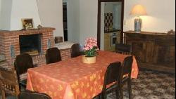 Grand gîte, immense domaine, piscine, nature sauvage