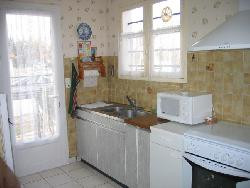 Location à la semaine, toute l'année, d'une maison indépendante sur terrain clos et arboré, située à Saujon (Charente Maritime)