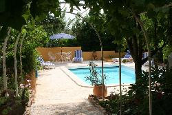 T3 dans rez-de-chaussée villa TOULON avec piscine privée