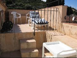 ILE ROUSSE maison dans un hameau de village