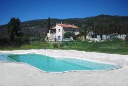 Meublé T2 pour 2/4 pers. avec piscine au pied du Luberon