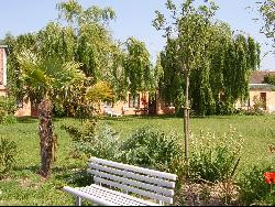 2 maisonnettes de  3 pièces, 1 de 2 pièces